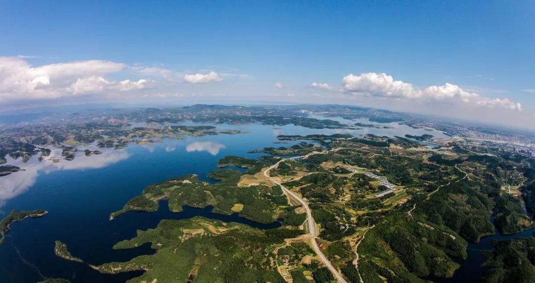 荆楚雄鹰，湖北崛起之路